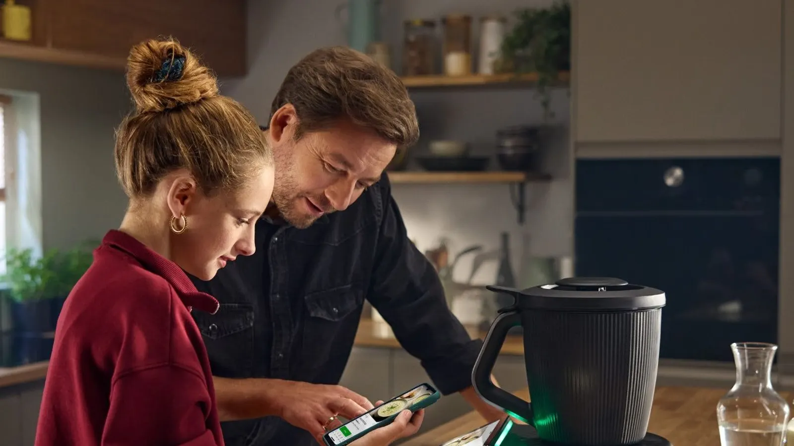 Parent and child cooking together with the Thermomix TM7 at home